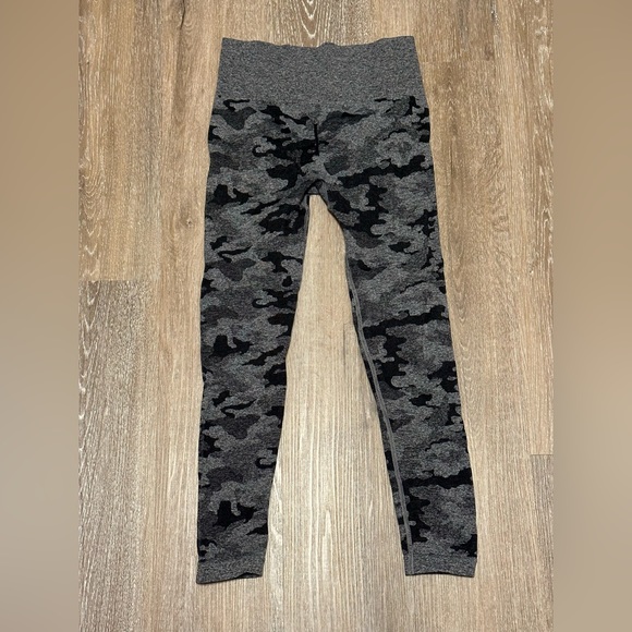Camo Seamless High Waisted Leggings- black- medium - Picture 2 of 4